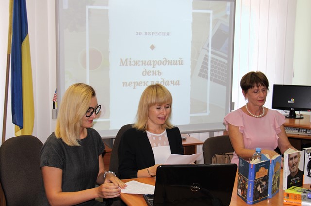 Ведучі свята та запрошений гість Ірина Бондаренко